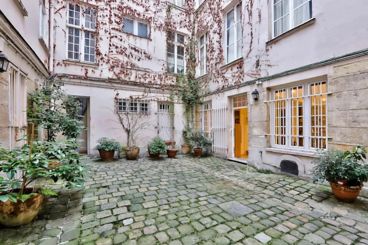 Charming 2 Bedroom In The Heart Of شقة