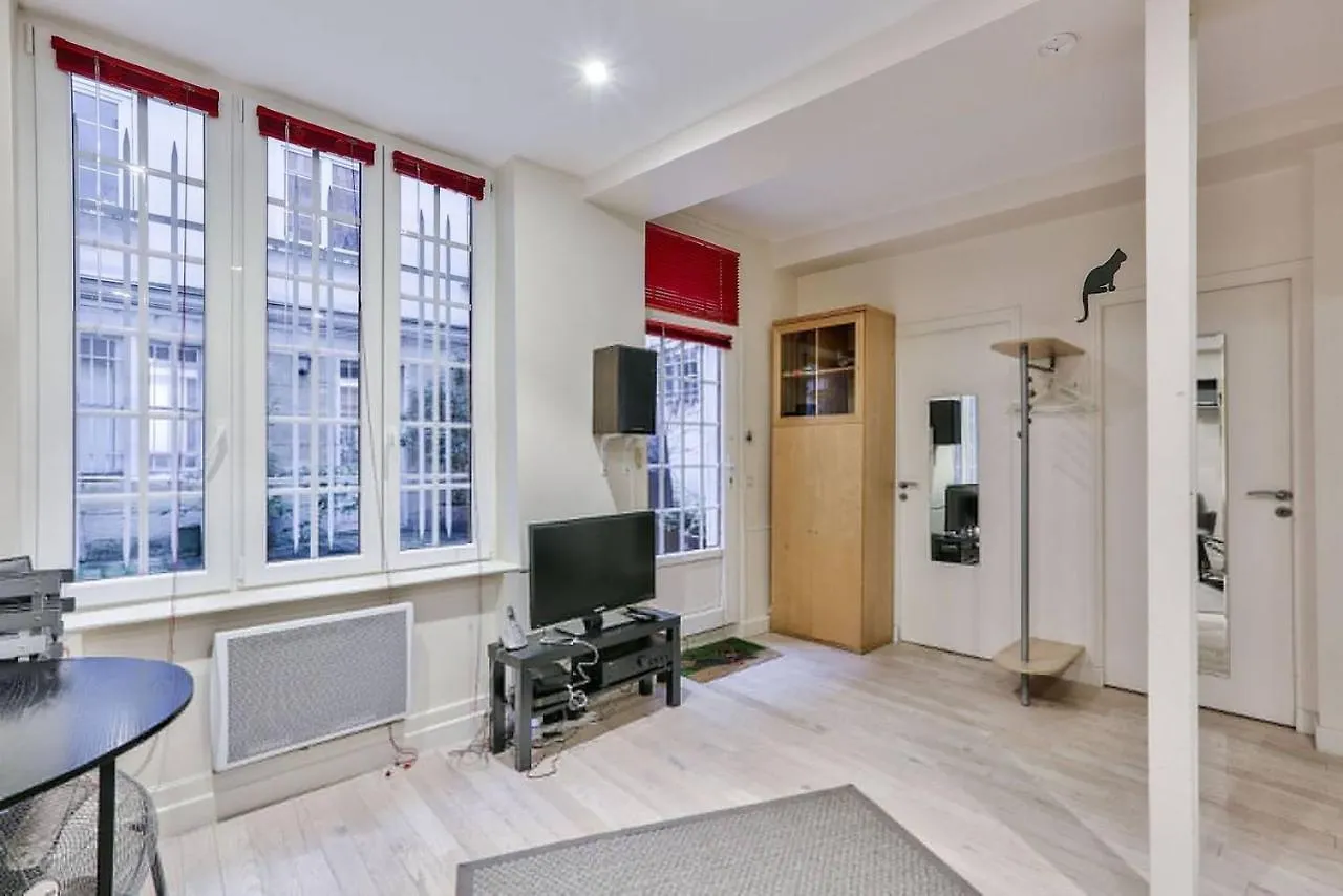 Charming 2 Bedroom In The Heart Of