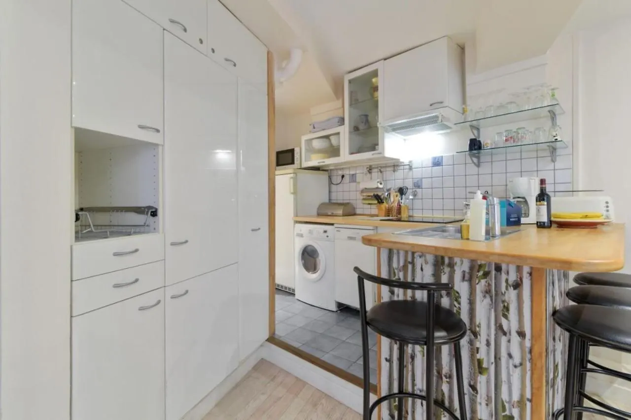 Charming 2 Bedroom In The Heart Of Apartment
