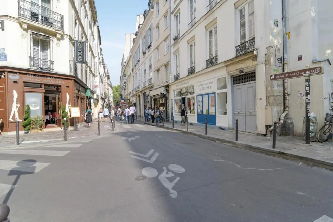 Charming 2 Bedroom In The Heart Of * Paris