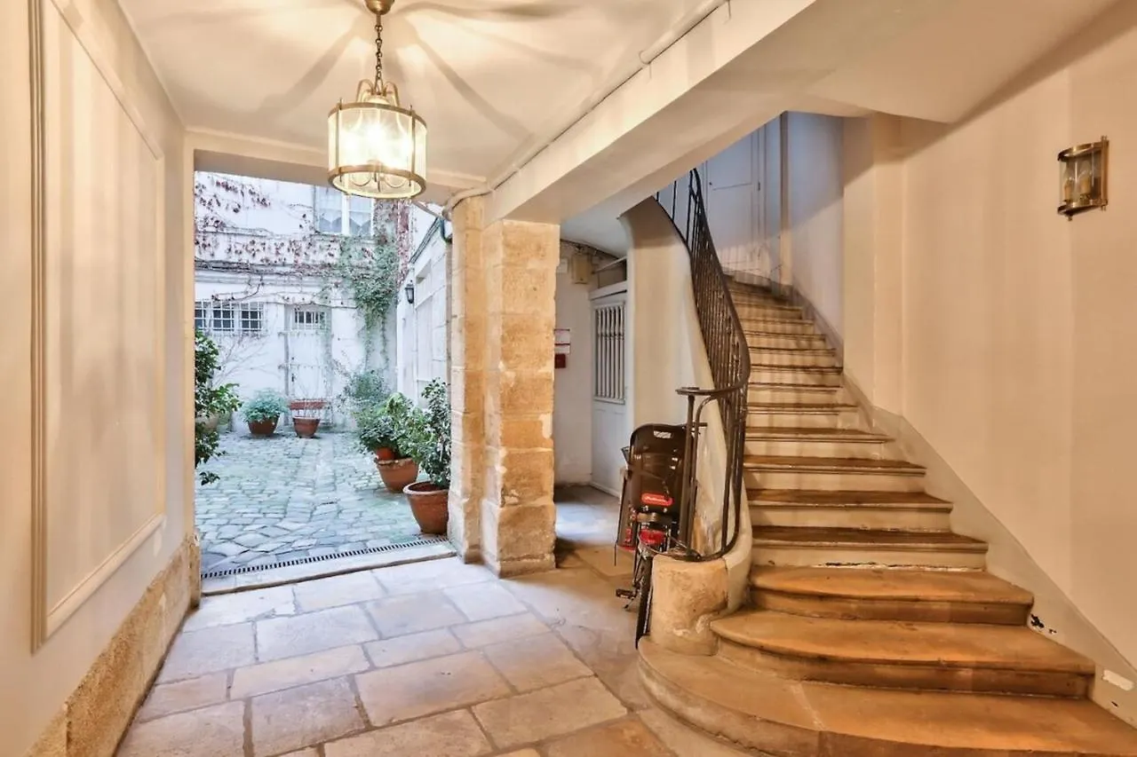 Charming 2 Bedroom In The Heart Of
