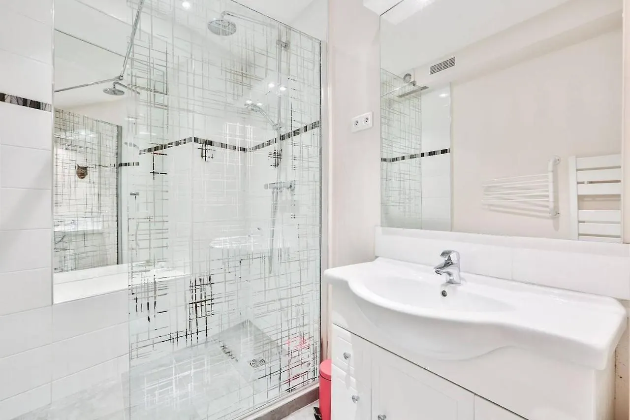 Charming 2 Bedroom In The Heart Of Apartment